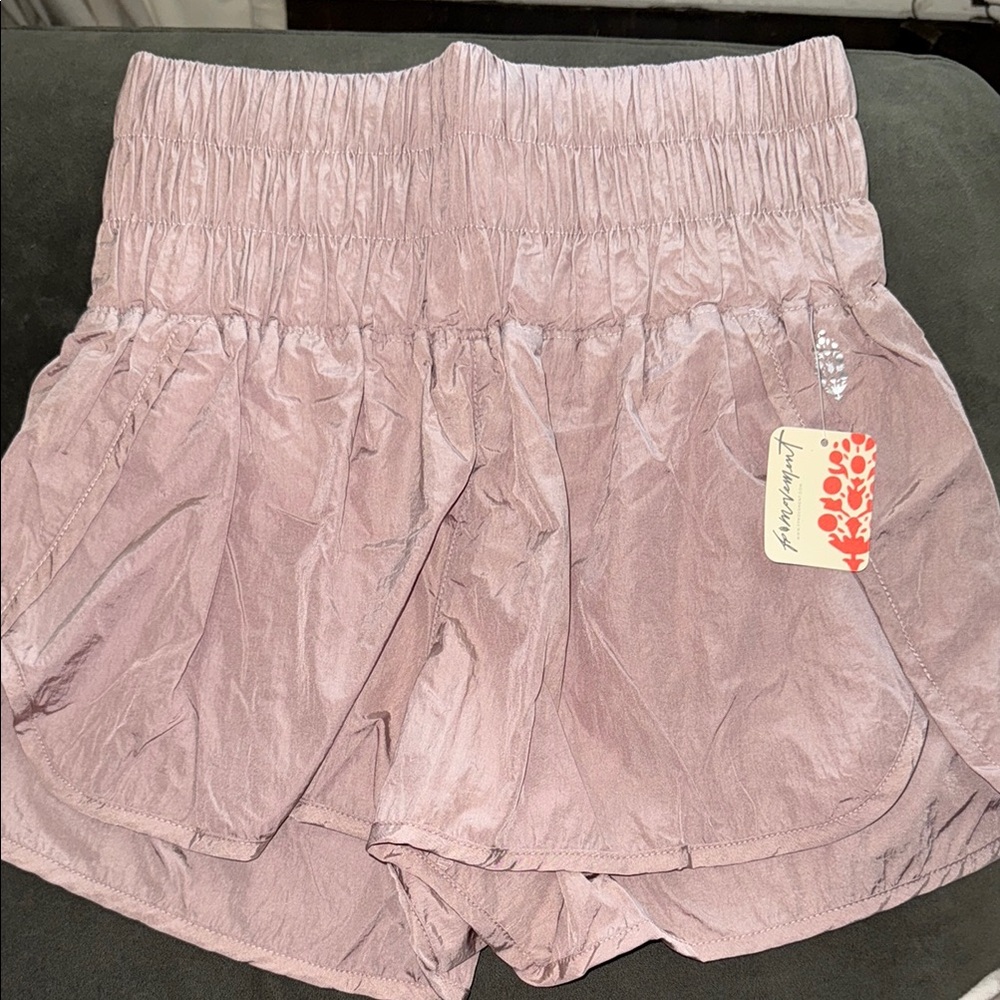 NWT Free People WAY HOME short
Vibrant color
New with tags
Built in underwear